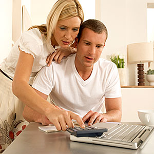 couple-laptop-finances-300-78002542