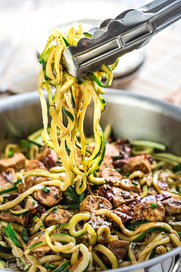 one-pan-kung-pao-chicken-zoodles-makes-the-perfect-easy-30-minute-weeknight-meal-e1474715666828